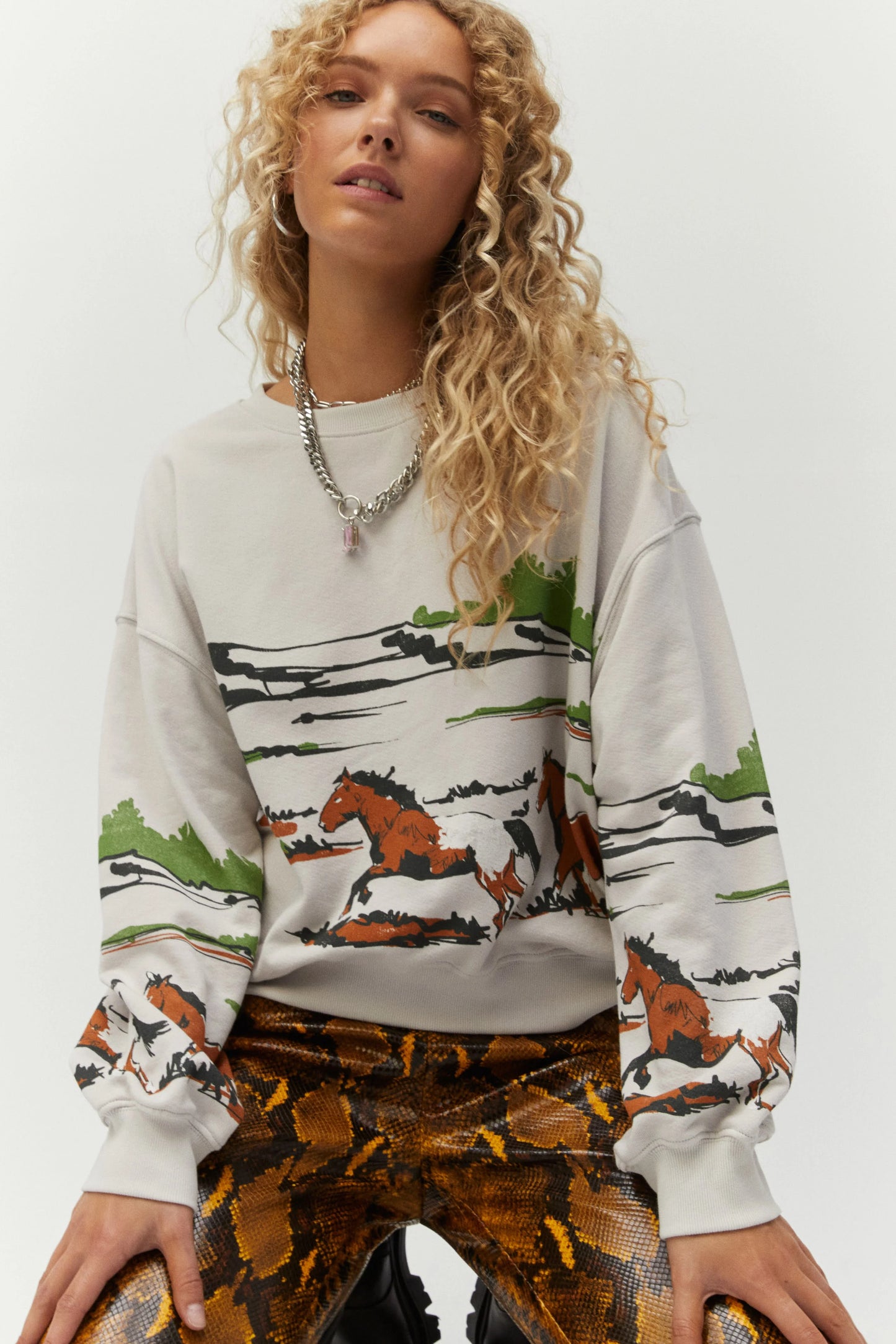 RUNNING HORSES OVERSIZED CREW