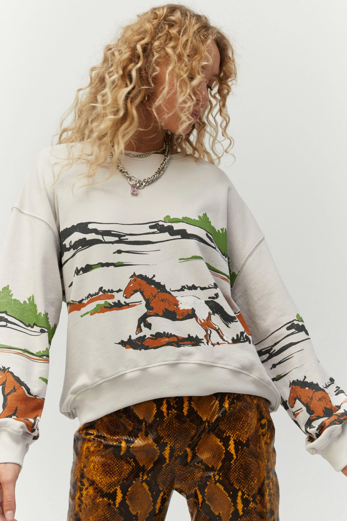 RUNNING HORSES OVERSIZED CREW